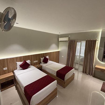 Muziris Manor Residency Hotel Kochi Exterior photo
